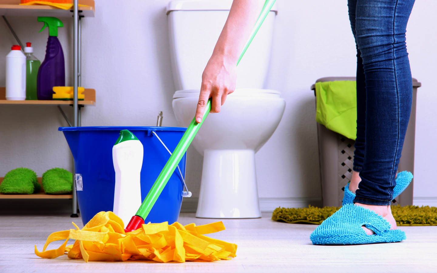 professional bathroom cleaners at xtreme cleaner